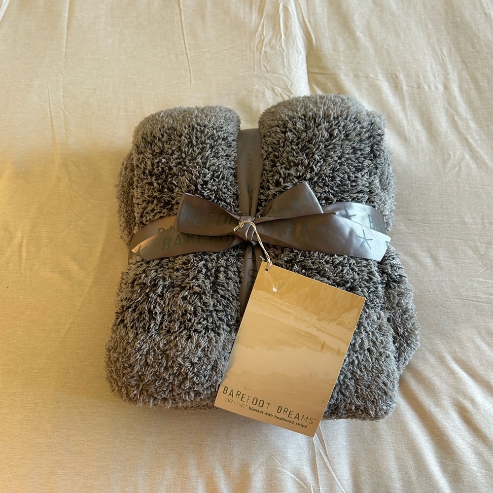 NWT Barefoot Dreams Gray Cozy Sherpa Throw Blanket